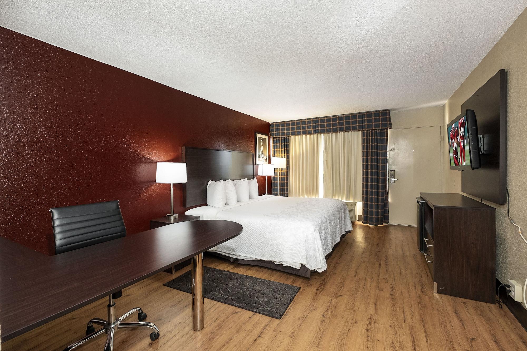 Red Roof Plus+ Hotel Saint Augustine