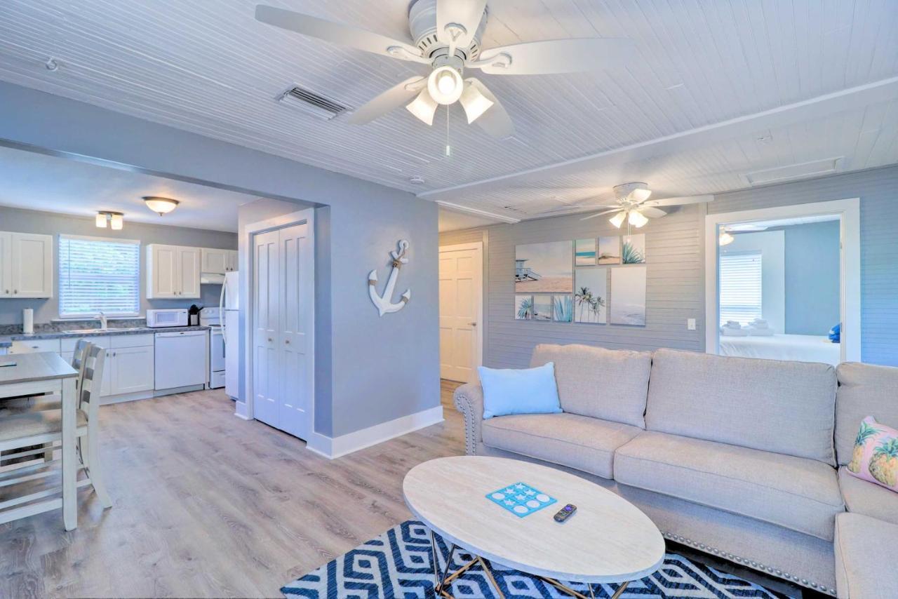 Apt With Balcony, Walk To Historic District! *