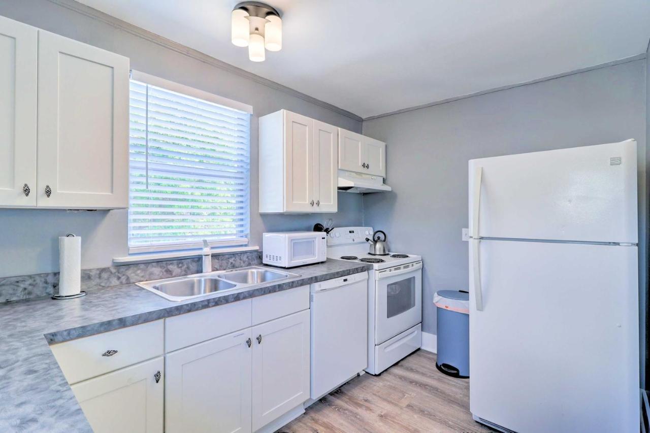 Apt With Balcony, Walk To Historic District!
