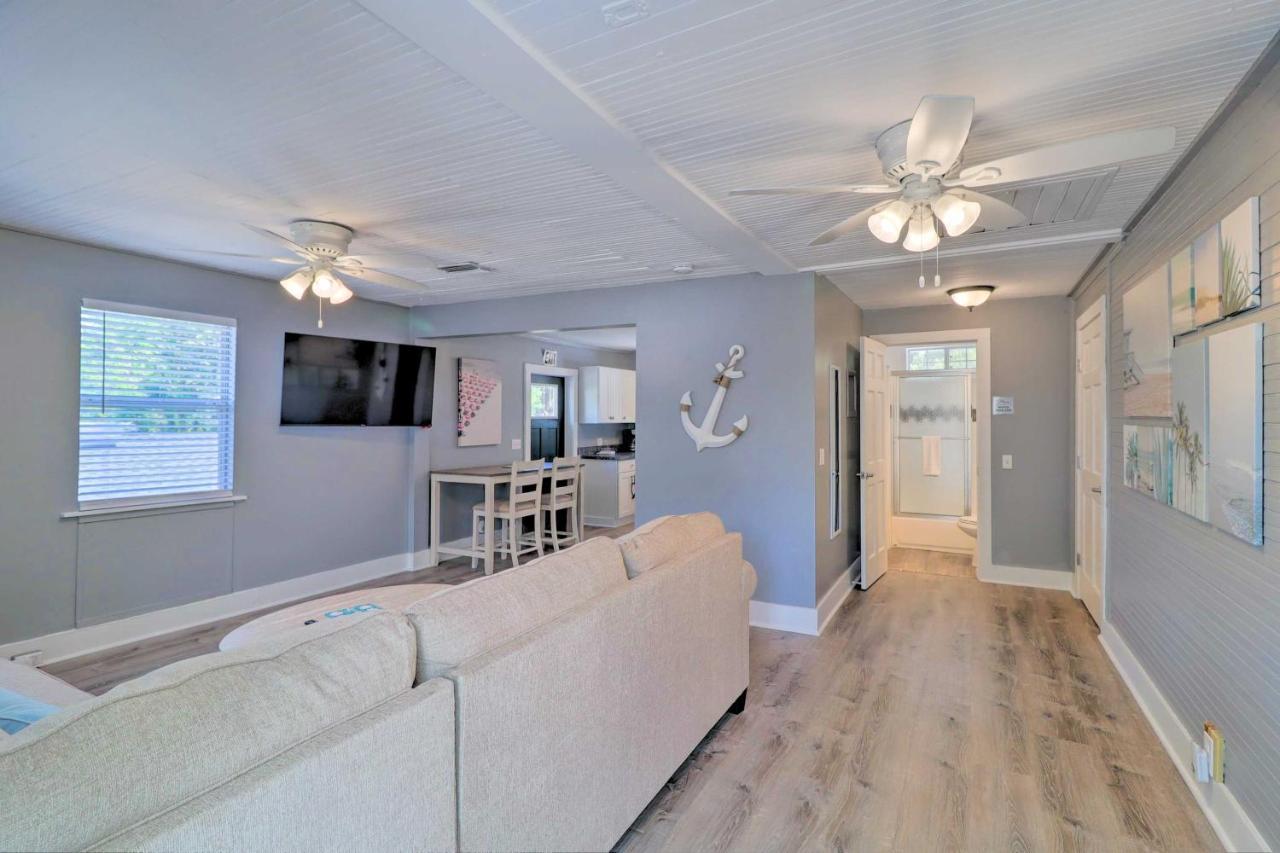 Apt With Balcony, Walk To Historic District! Apartment *