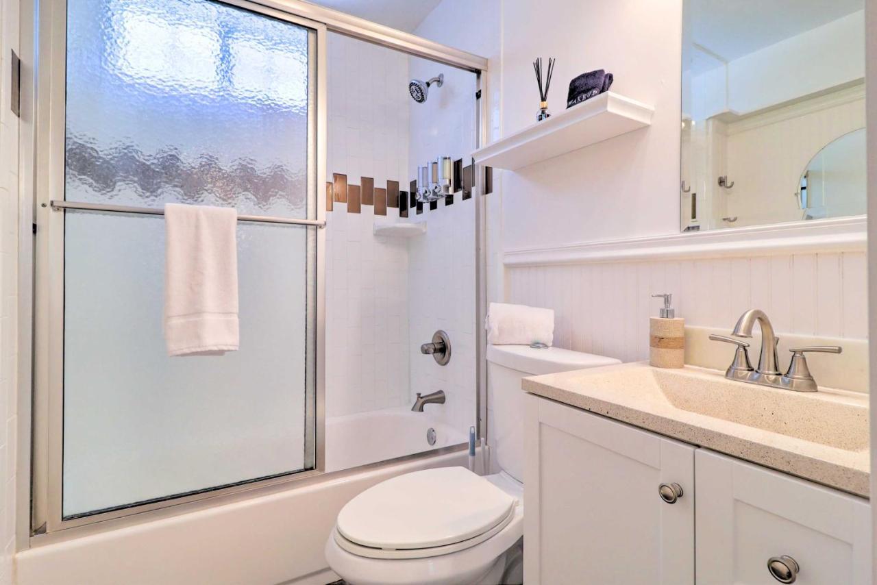 Apt With Balcony, Walk To Historic District! *