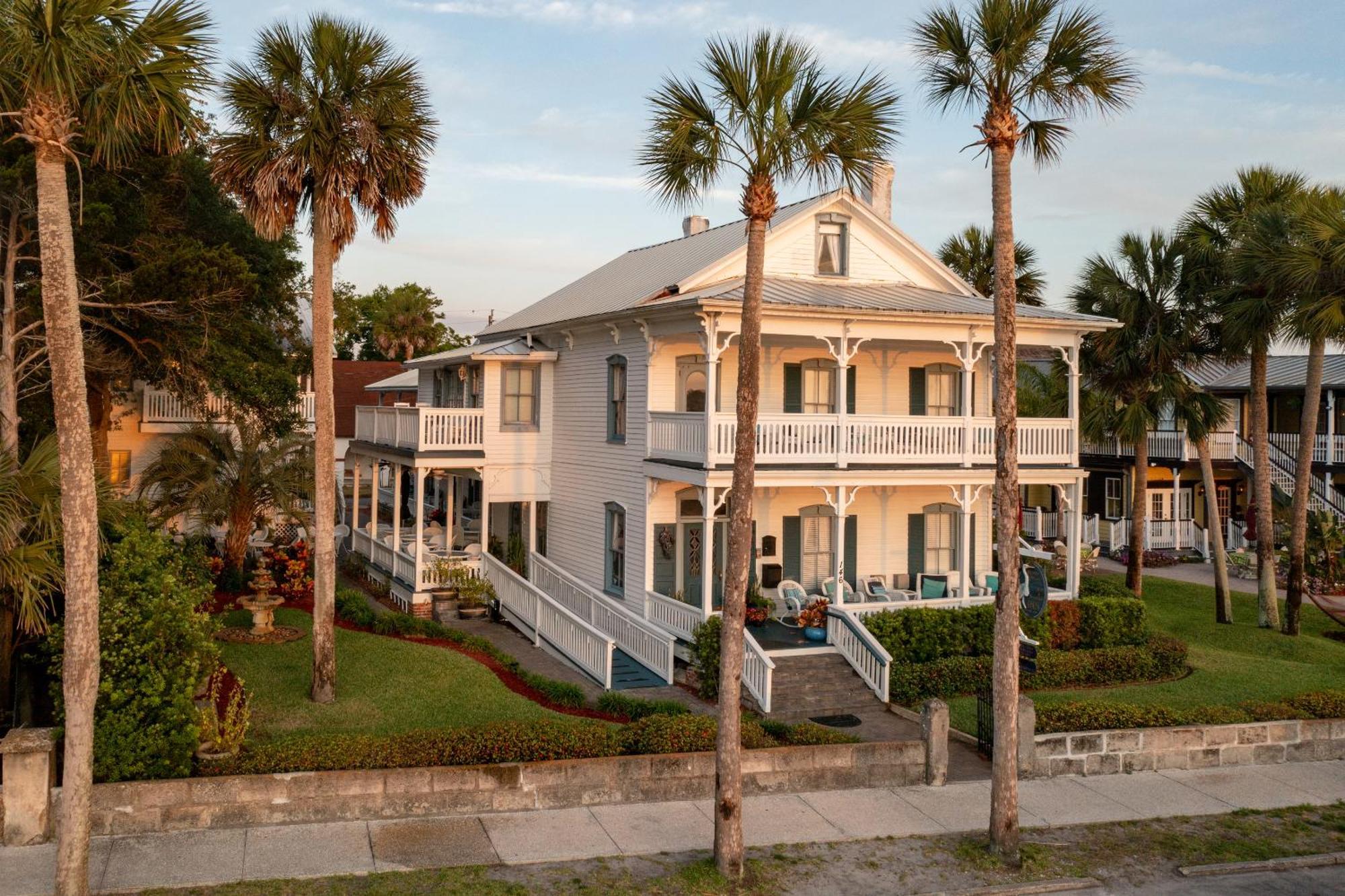 Bayfront Westcott House Bed & Breakfast