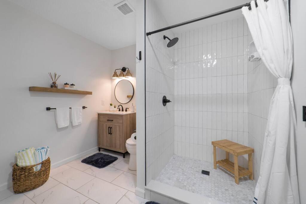 New Modern Close To Downtown! Fully Fenced Yard St. Augustine