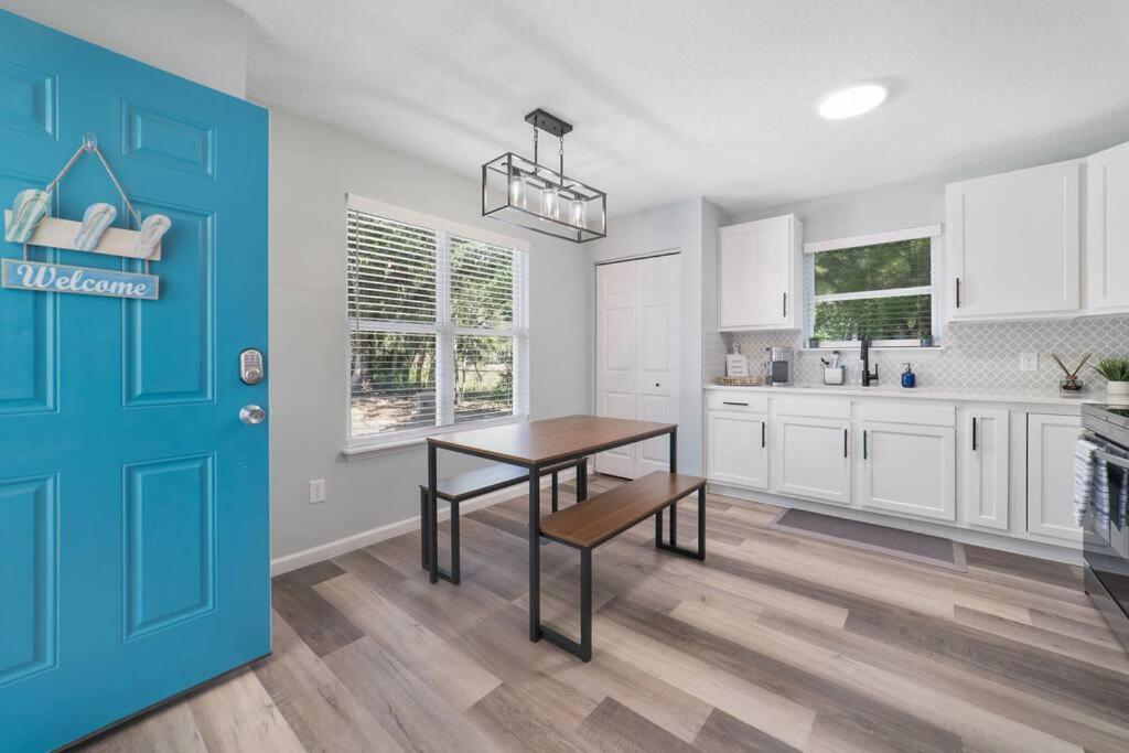 Holiday home New Modern Close To Downtown! Fully Fenced Yard St. Augustine