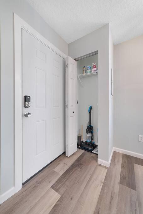 New Modern Close To Downtown! Fully Fenced Yard * St. Augustine