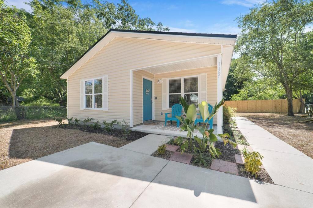 Holiday home New Modern Close To Downtown! Fully Fenced Yard St. Augustine