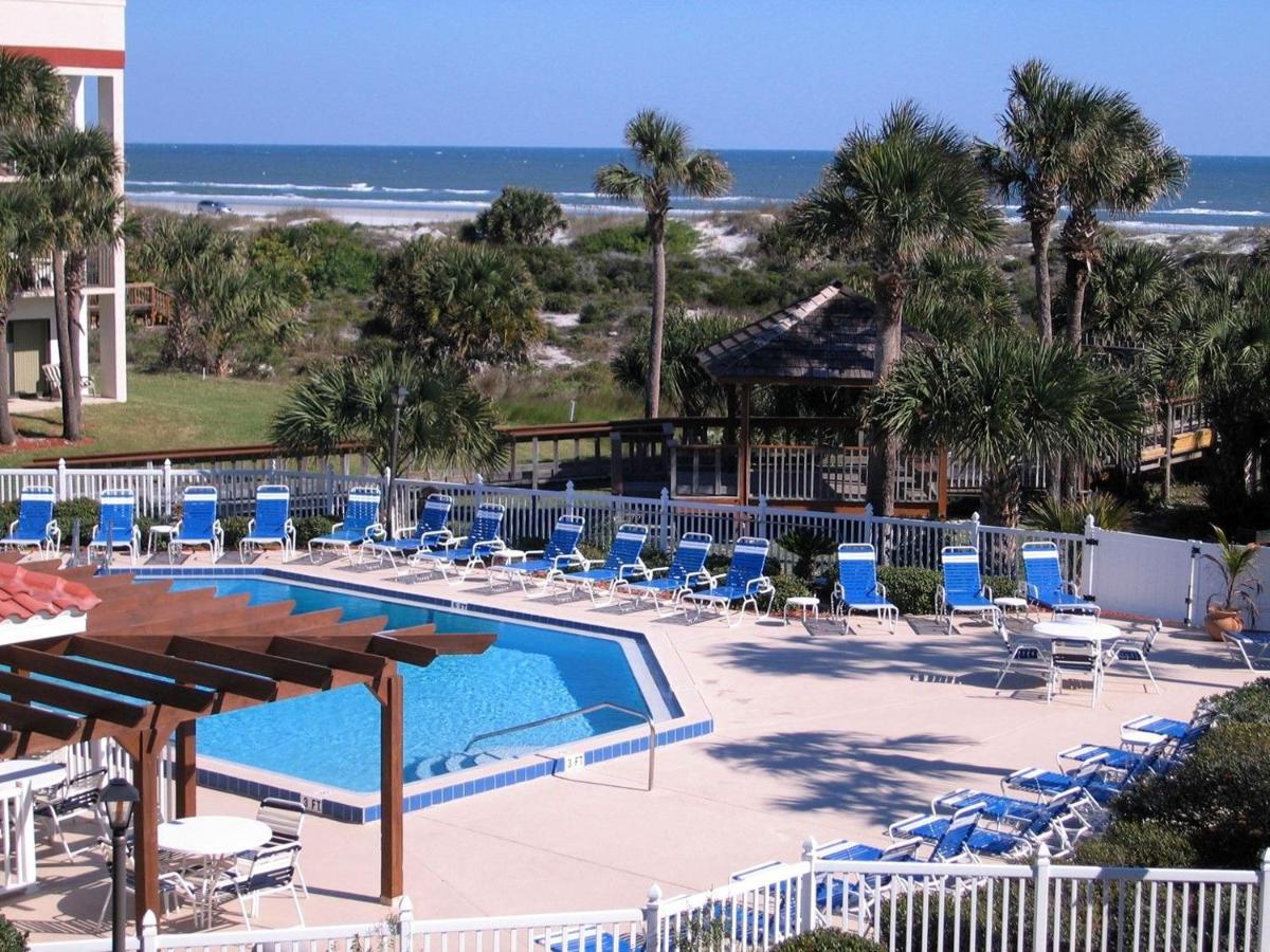 Ocean Village Club M12 *