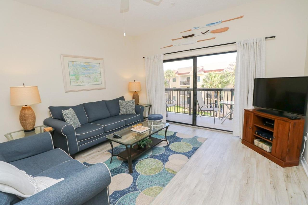 Holiday home Ocean Village Club R34 Direct Access Poolside