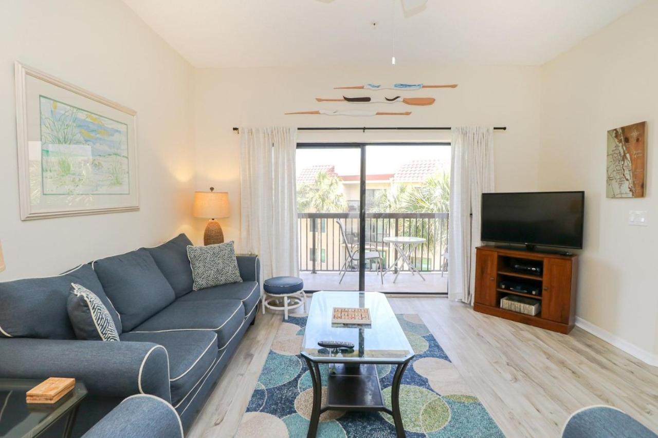 Holiday home Ocean Village Club R34 Direct Access Poolside
