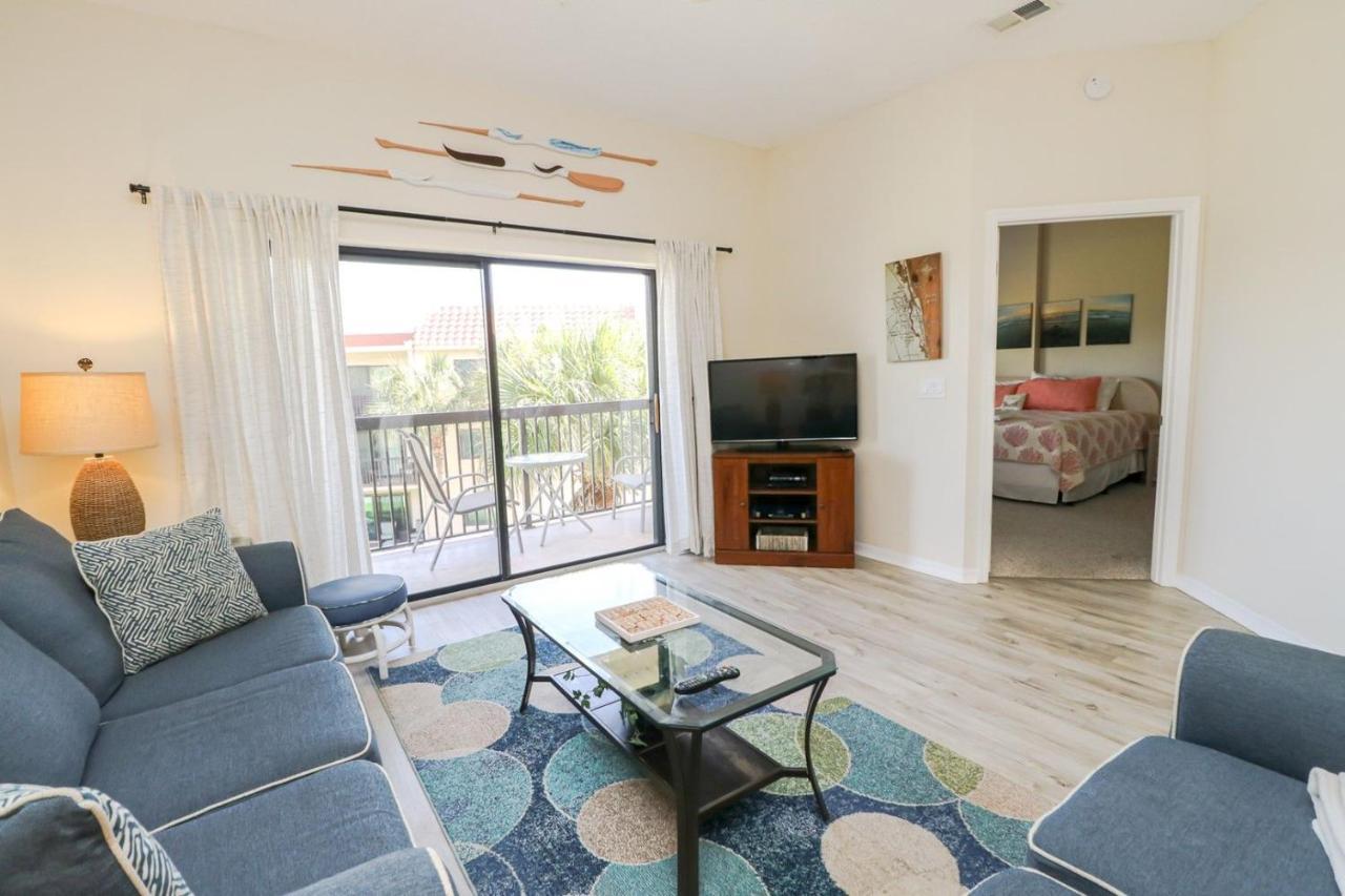Holiday home Ocean Village Club R34 Direct Access Poolside *
