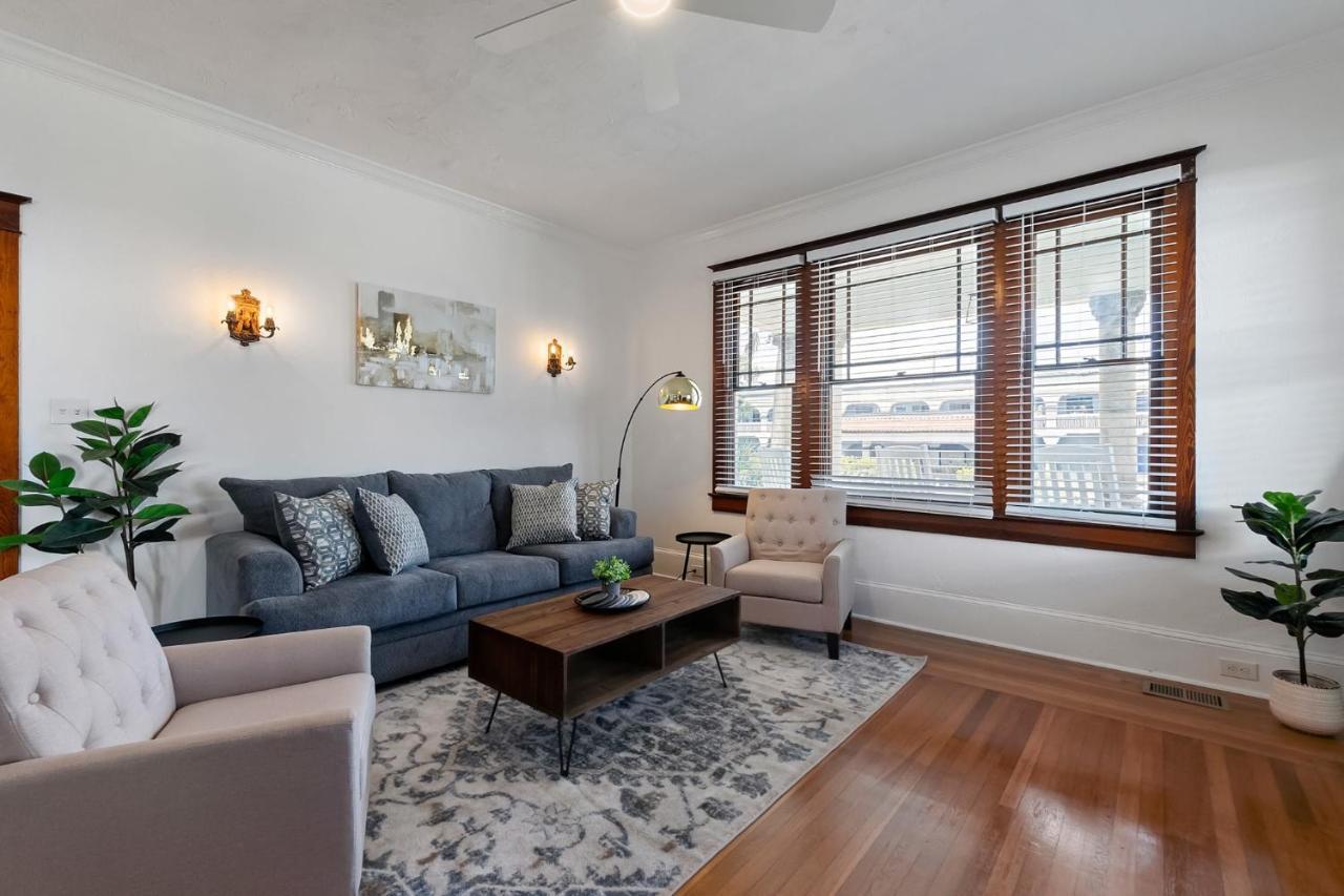 Apartment Old Mission Manor - Chic 2br 1ba - Sleeps 6 - Pool Table - 15 Min Walk To Downtown