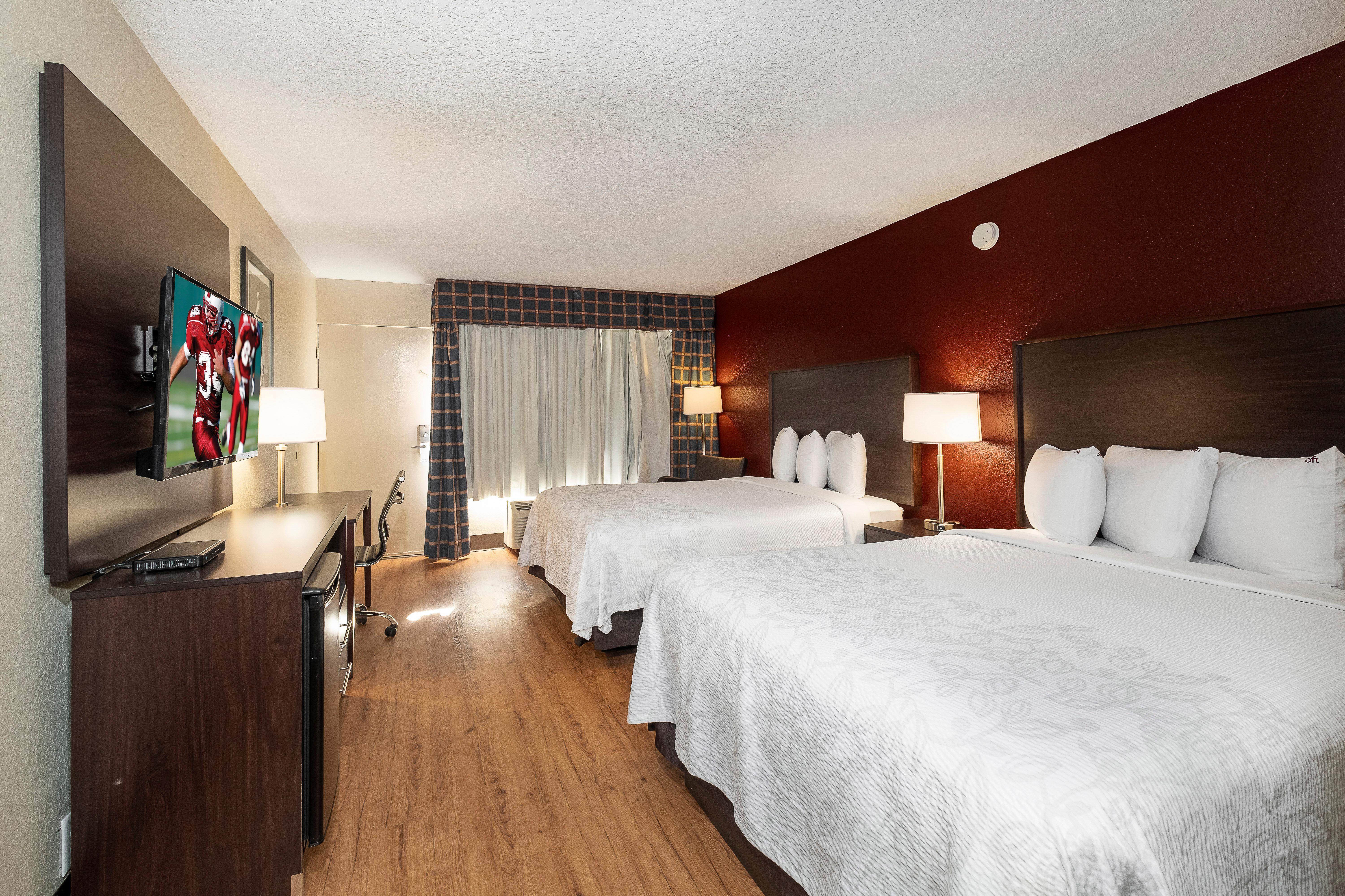 Hotel Red Roof Plus+ 3*