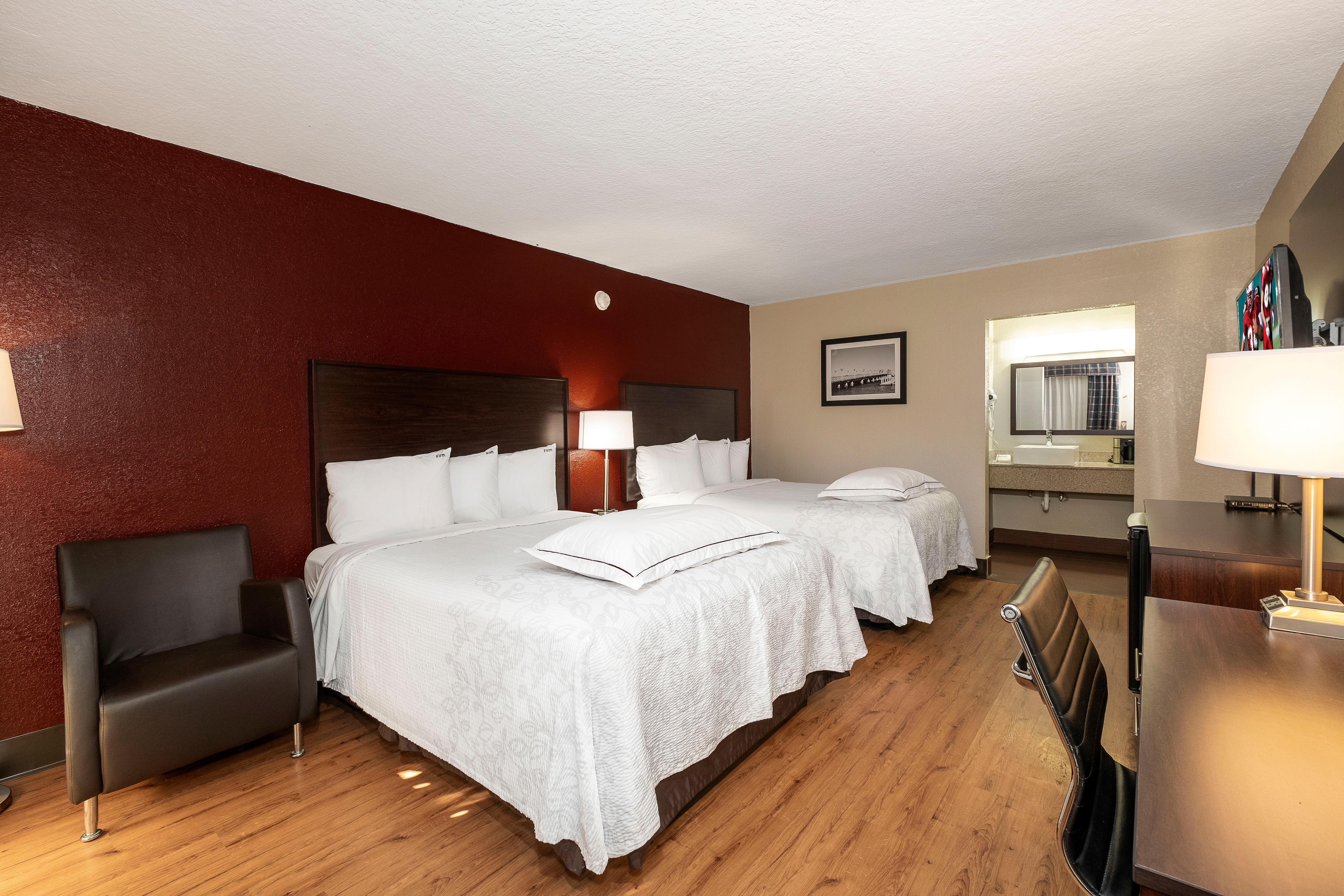 Hotel Red Roof Plus+ 3*