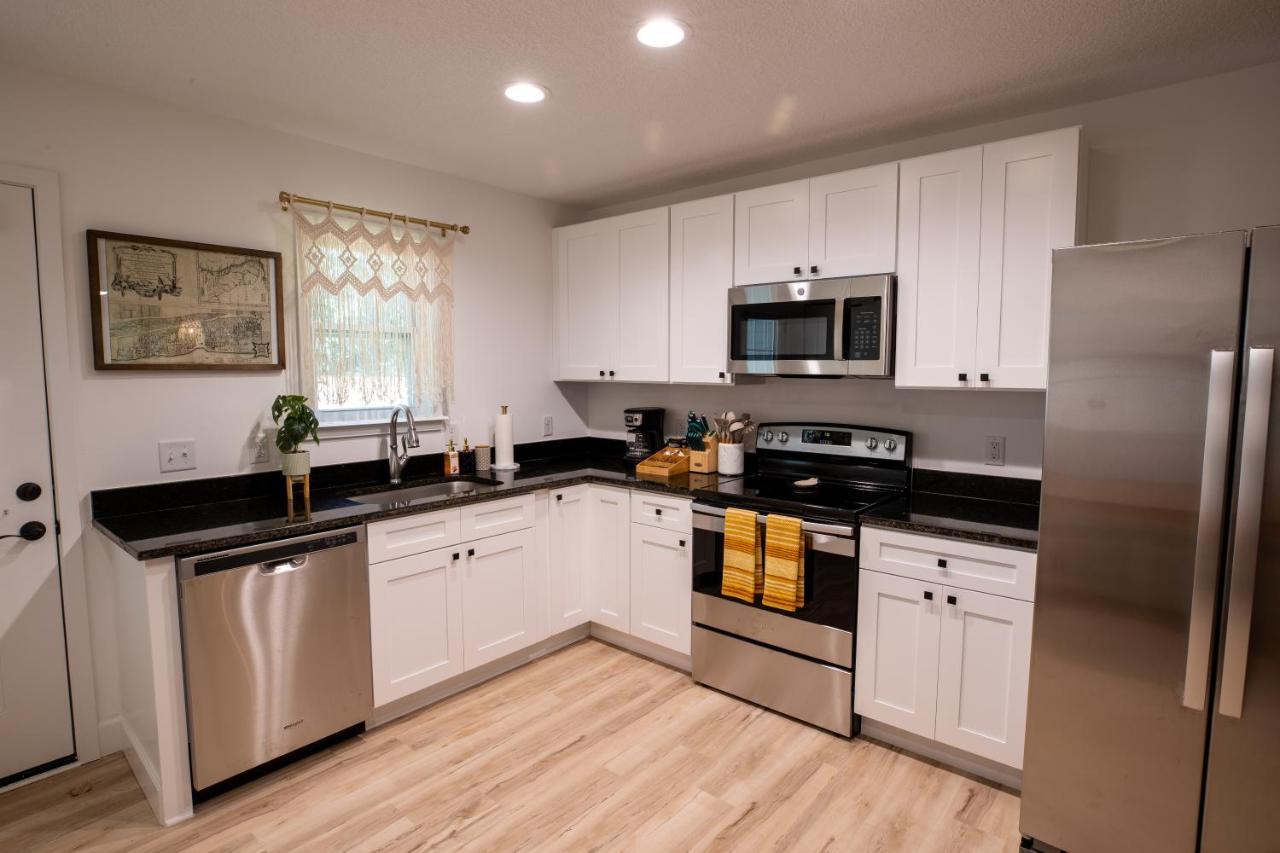 Recharge Getaway To Historic Downtown & New Build Holiday home