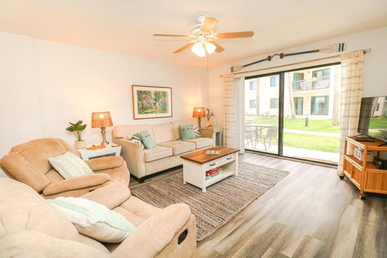 Ocean Village Club R12 *