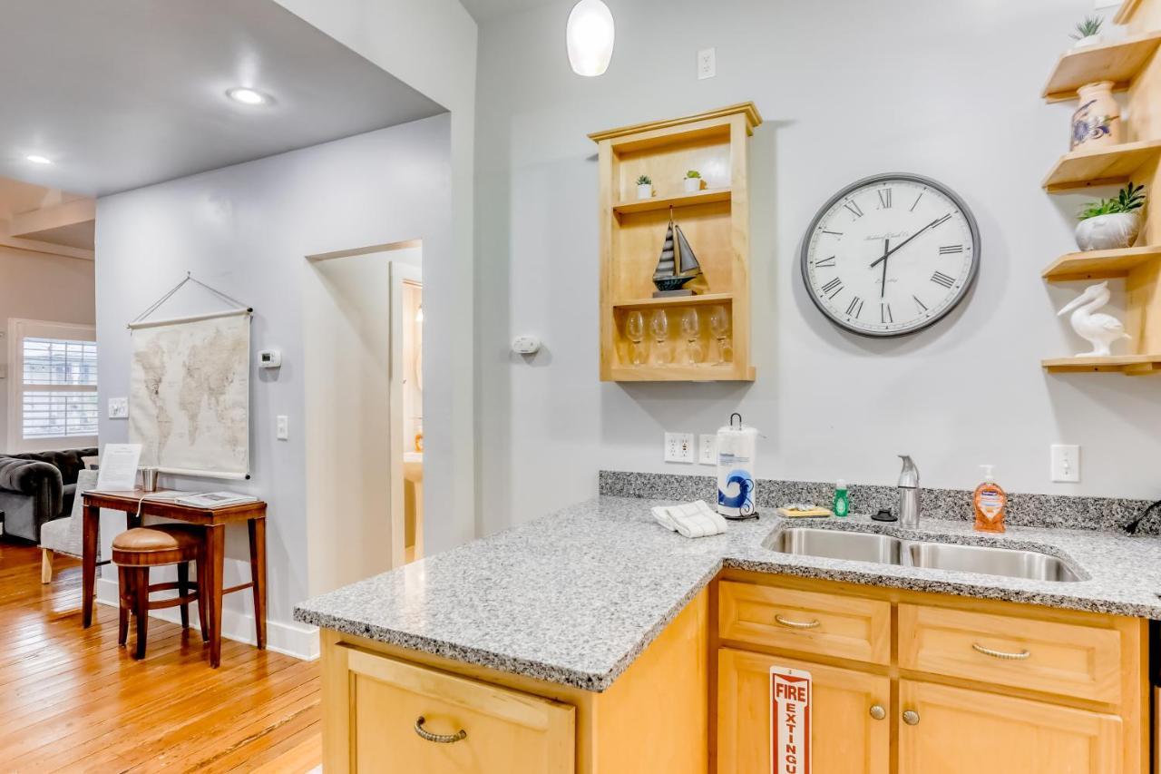 Quaint Modern Downtown Holiday home *