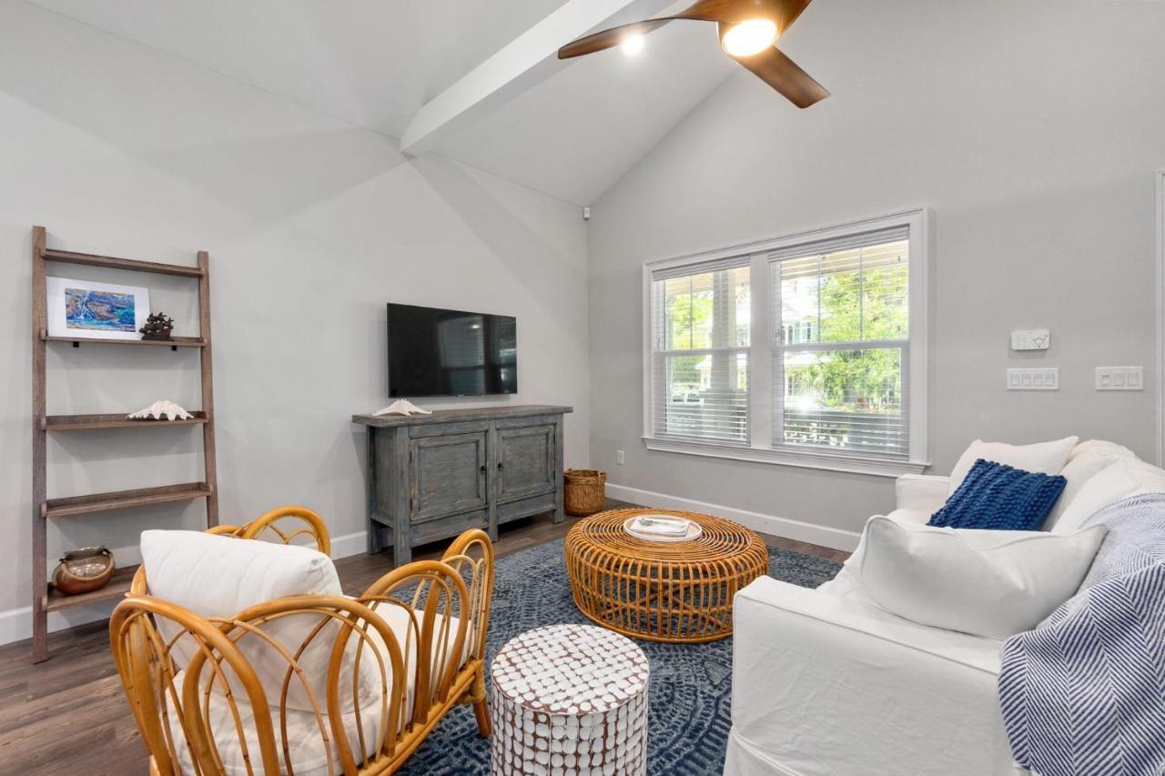 Holiday home Oneida Charmed - Historic W Modern Flair *