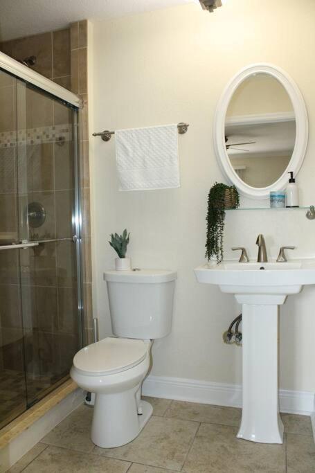 Two Living Quarters, 6min Walk To Beach, Few Steps From Restaurants Holiday home *
