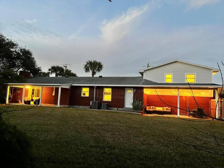 Two Living Quarters, 6min Walk To Beach, Few Steps From Restaurants Holiday home St. Augustine