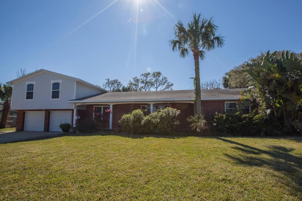Two Living Quarters, 6min Walk To Beach, Few Steps From Restaurants