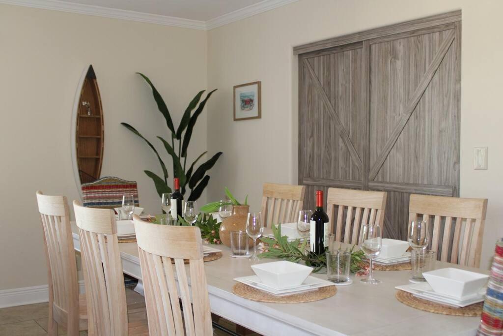 Two Living Quarters, 6min Walk To Beach, Few Steps From Restaurants *