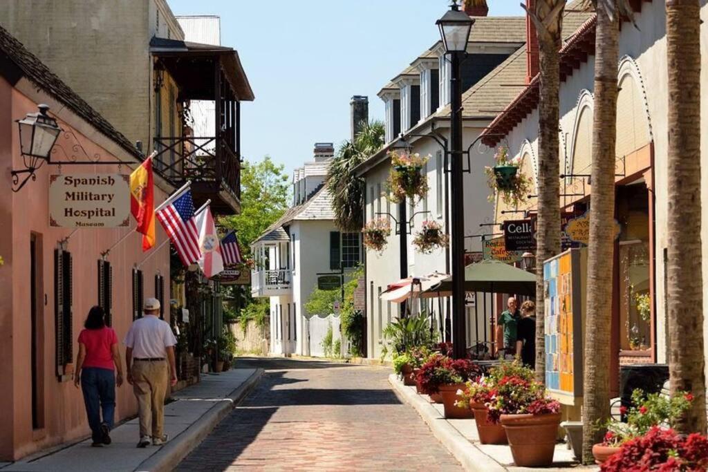 Two Living Quarters, 6min Walk To Beach, Few Steps From Restaurants Holiday home St. Augustine
