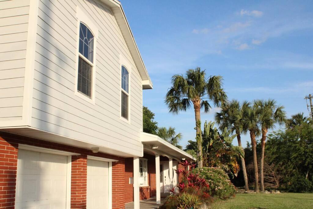 Two Living Quarters, 6min Walk To Beach, Few Steps From Restaurants