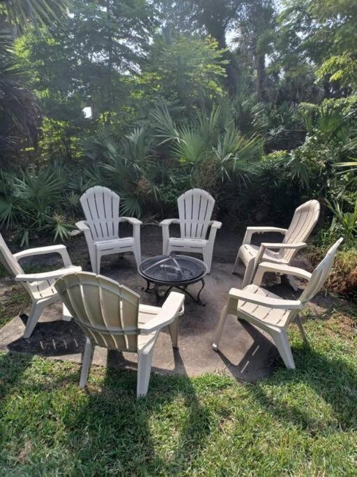 Two Living Quarters, 6min Walk To Beach, Few Steps From Restaurants Holiday home