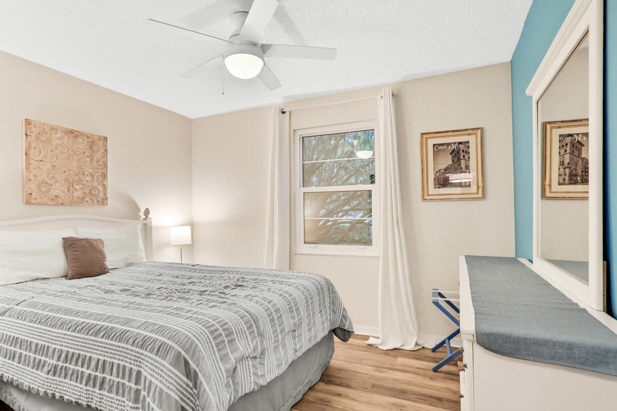 Clipper Beachwalk Apartment