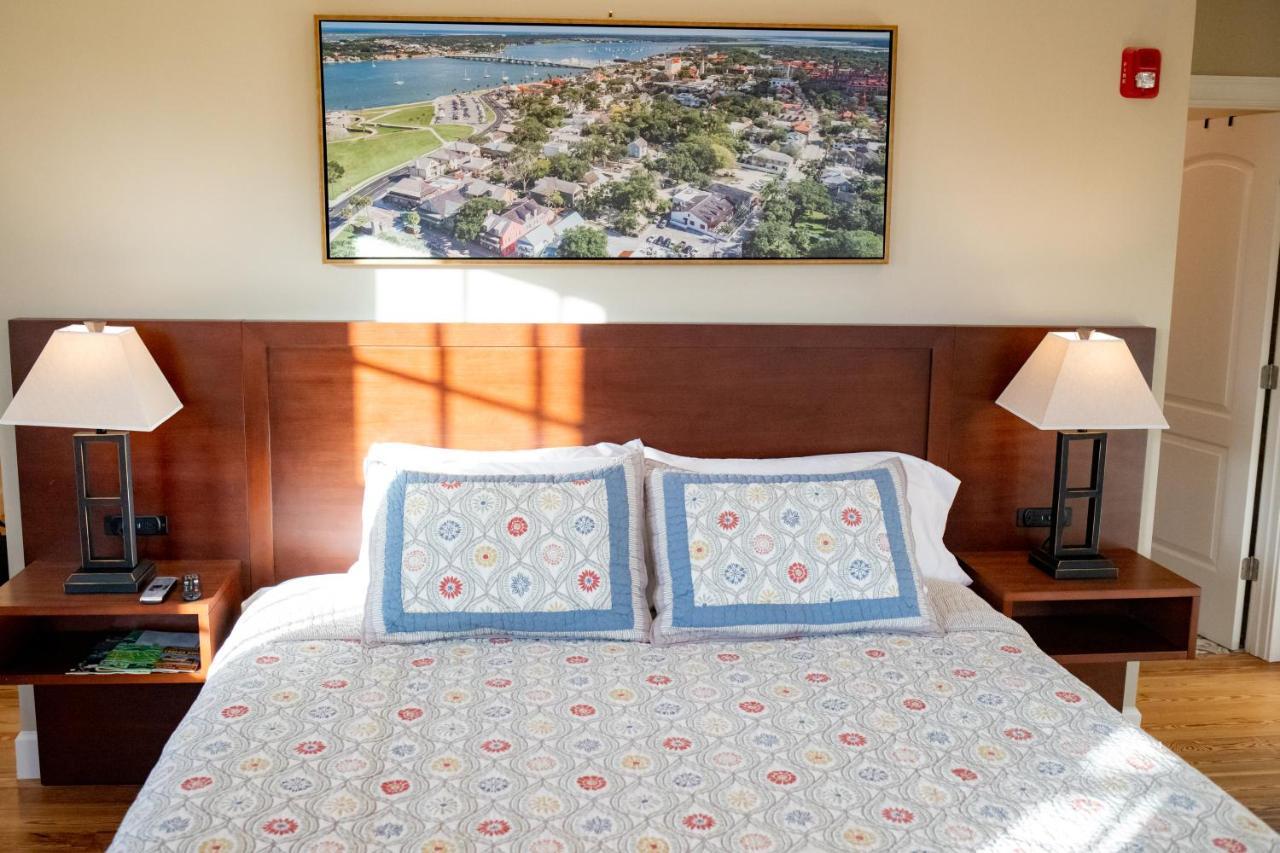 Apartment 14 1/2 St. George Street *