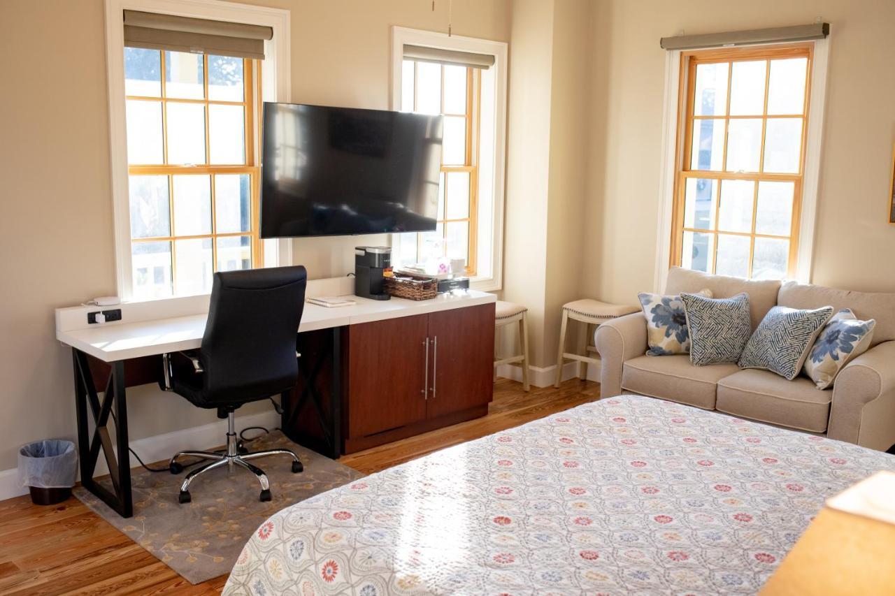 Apartment 14 1/2 St. George Street *