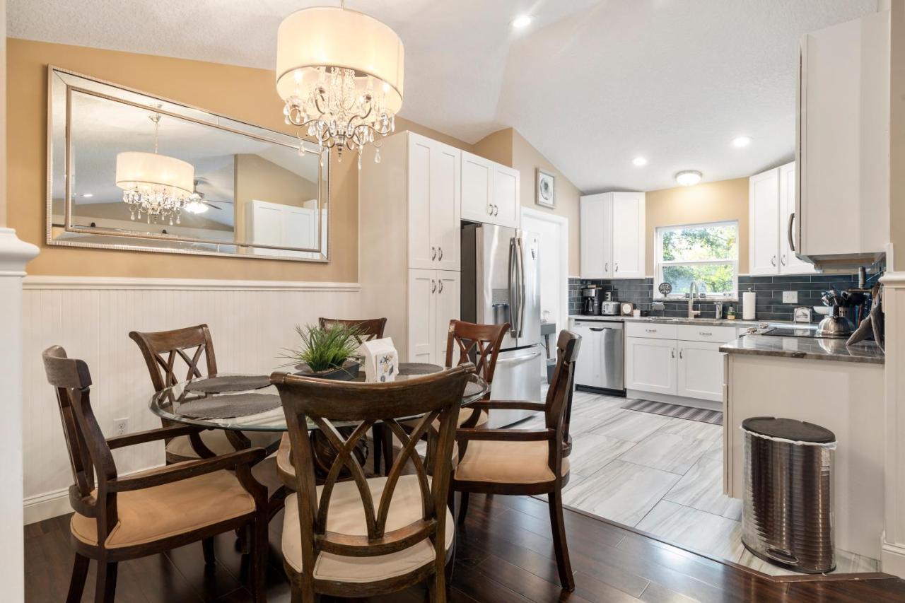 3br 2bth House Retreat/10 Min To Downtown &