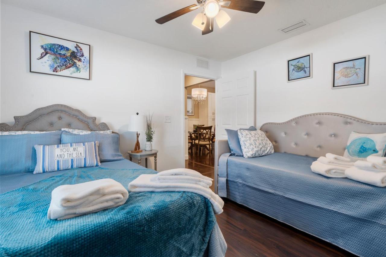 Casa de férias 3br 2bth House Retreat/10 Min To Downtown &