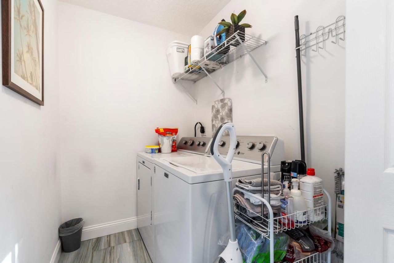 3br 2bth House Retreat/10 Min To Downtown & Casa de férias