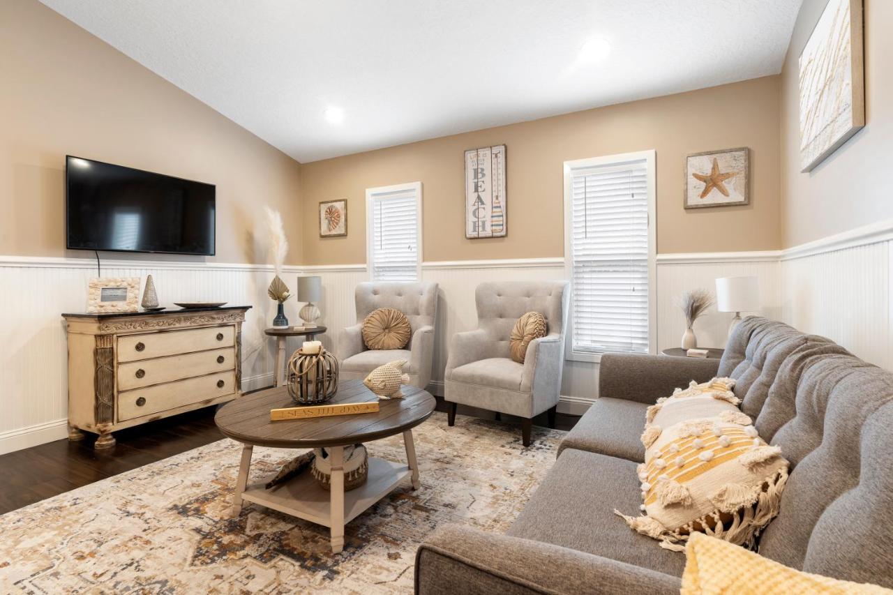 3br 2bth House Retreat/10 Min To Downtown & *