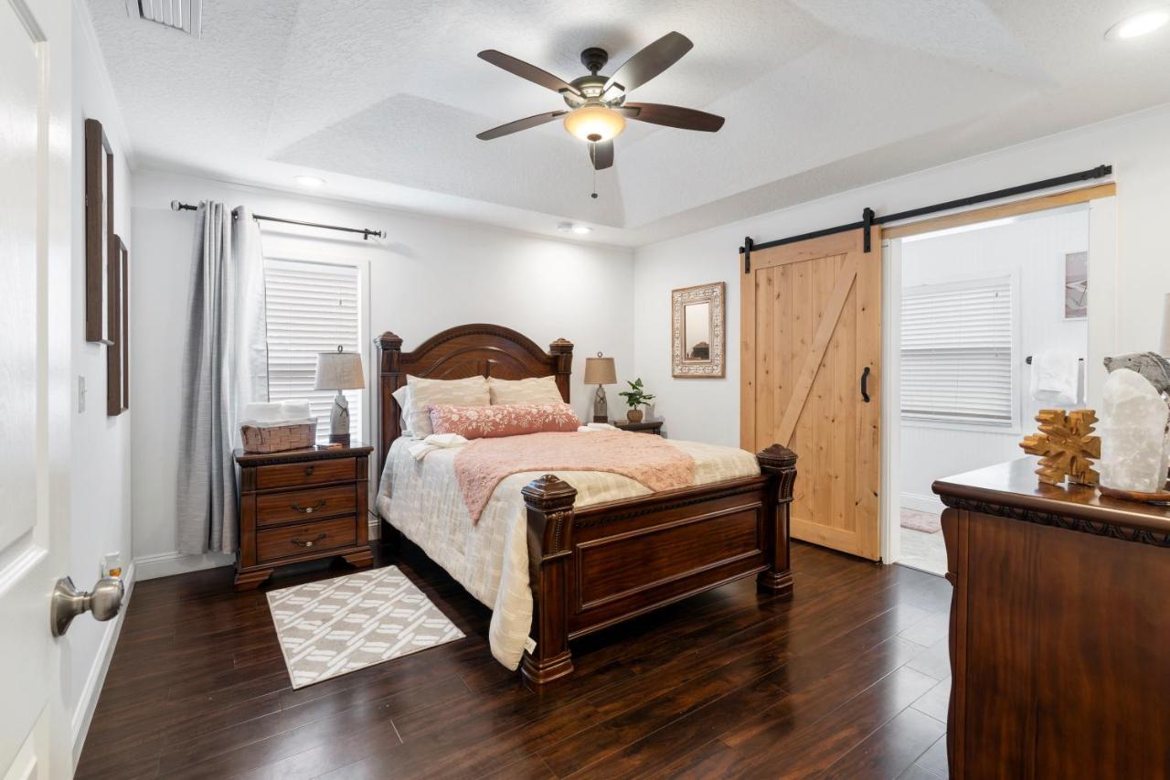 3br 2bth House Retreat/10 Min To Downtown & *