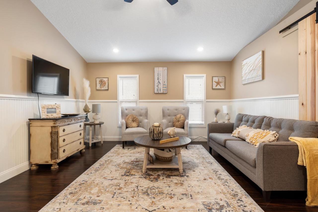3br 2bth House Retreat/10 Min To Downtown & *