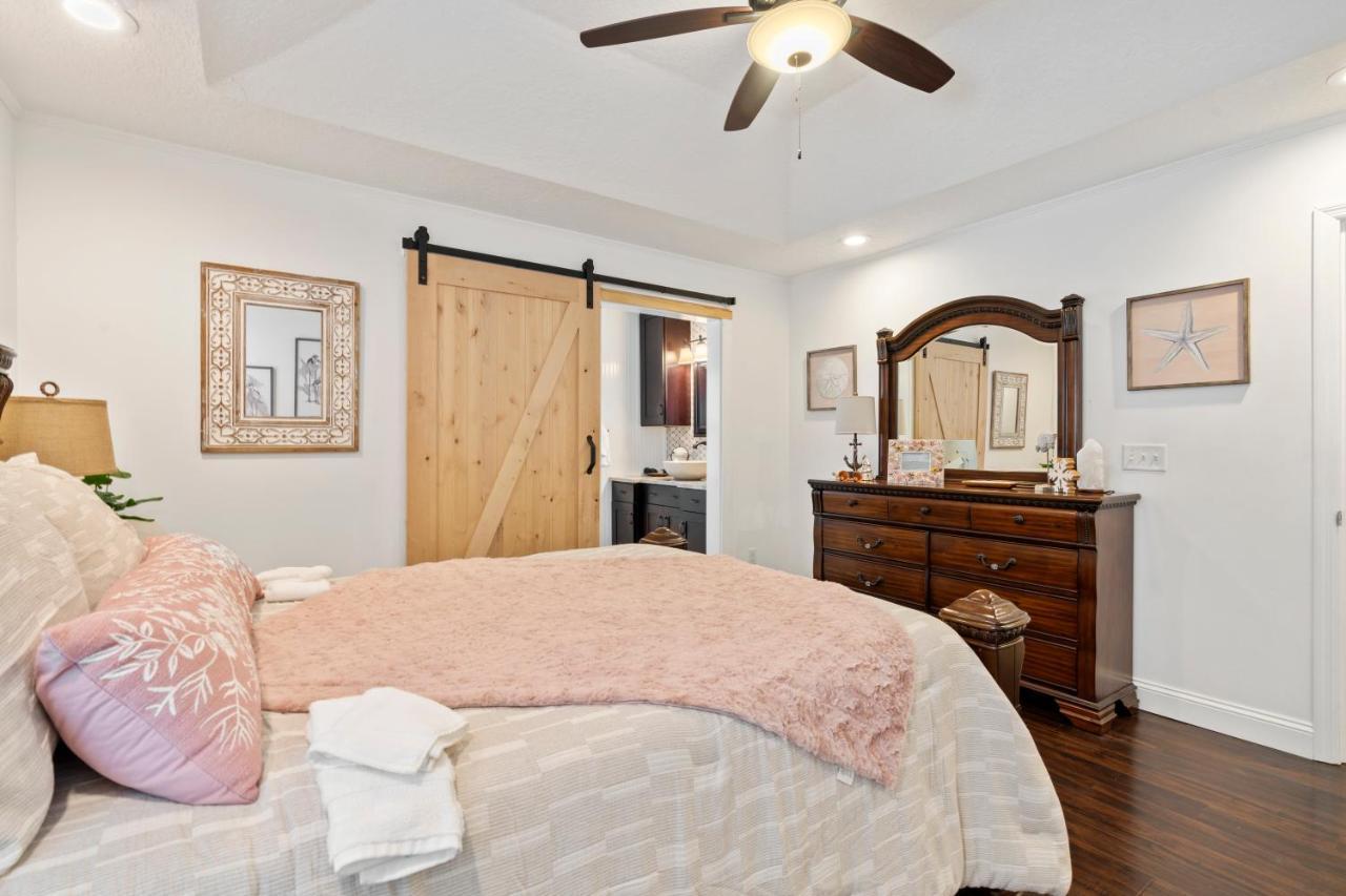 3br 2bth House Retreat/10 Min To Downtown &