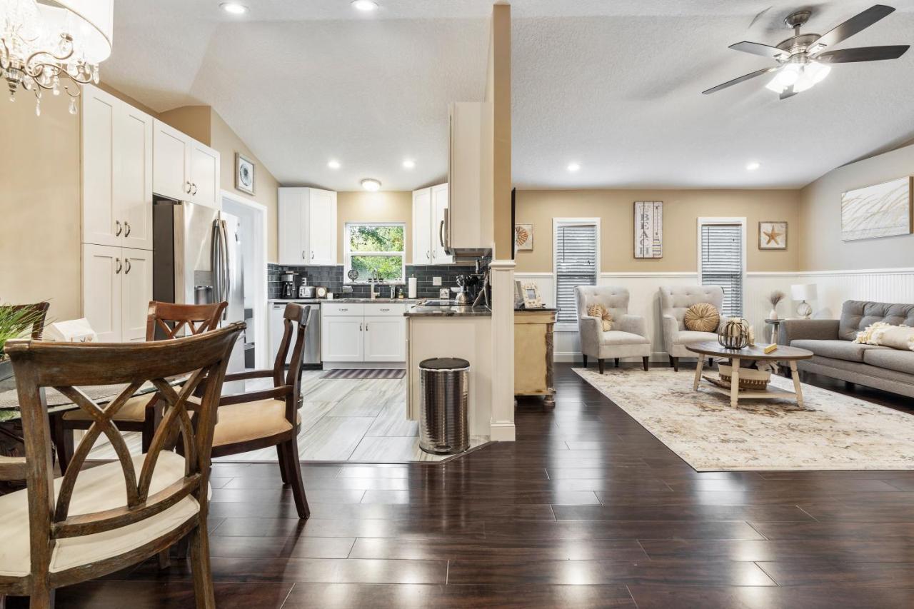 3br 2bth House Retreat/10 Min To Downtown & *