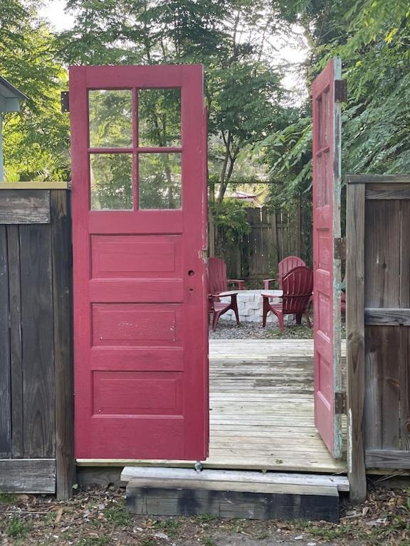 Holiday home Updated Red Door Revival In Downtown *