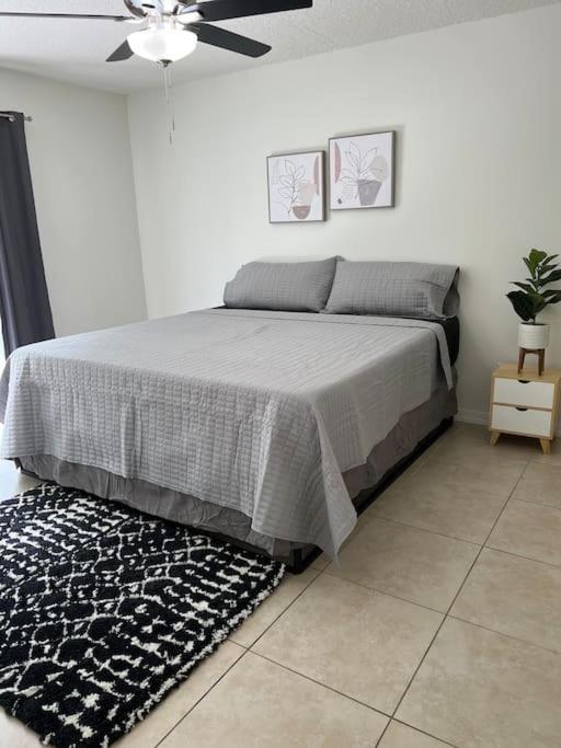 3 Bedroom Duplex House, Close To Beach & Downtown!