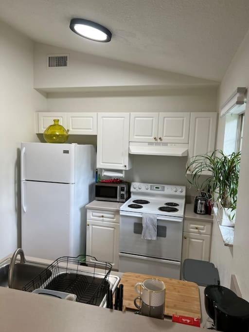 3 Bedroom Duplex House, Close To Beach & Downtown! Holiday home St. Augustine