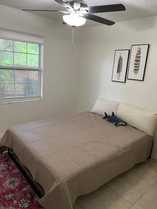 3 Bedroom Duplex House, Close To Beach & Downtown!
