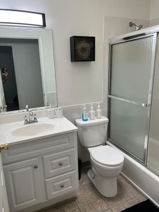 Holiday home 3 Bedroom Duplex House, Close To Beach & Downtown! *