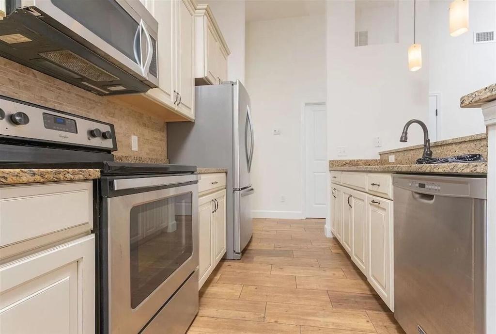Holiday home Modern, Upscale, And New Blue In The Heart Of Downtown St Augustine *