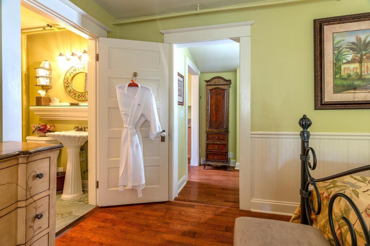Bed & Breakfast Cedar House