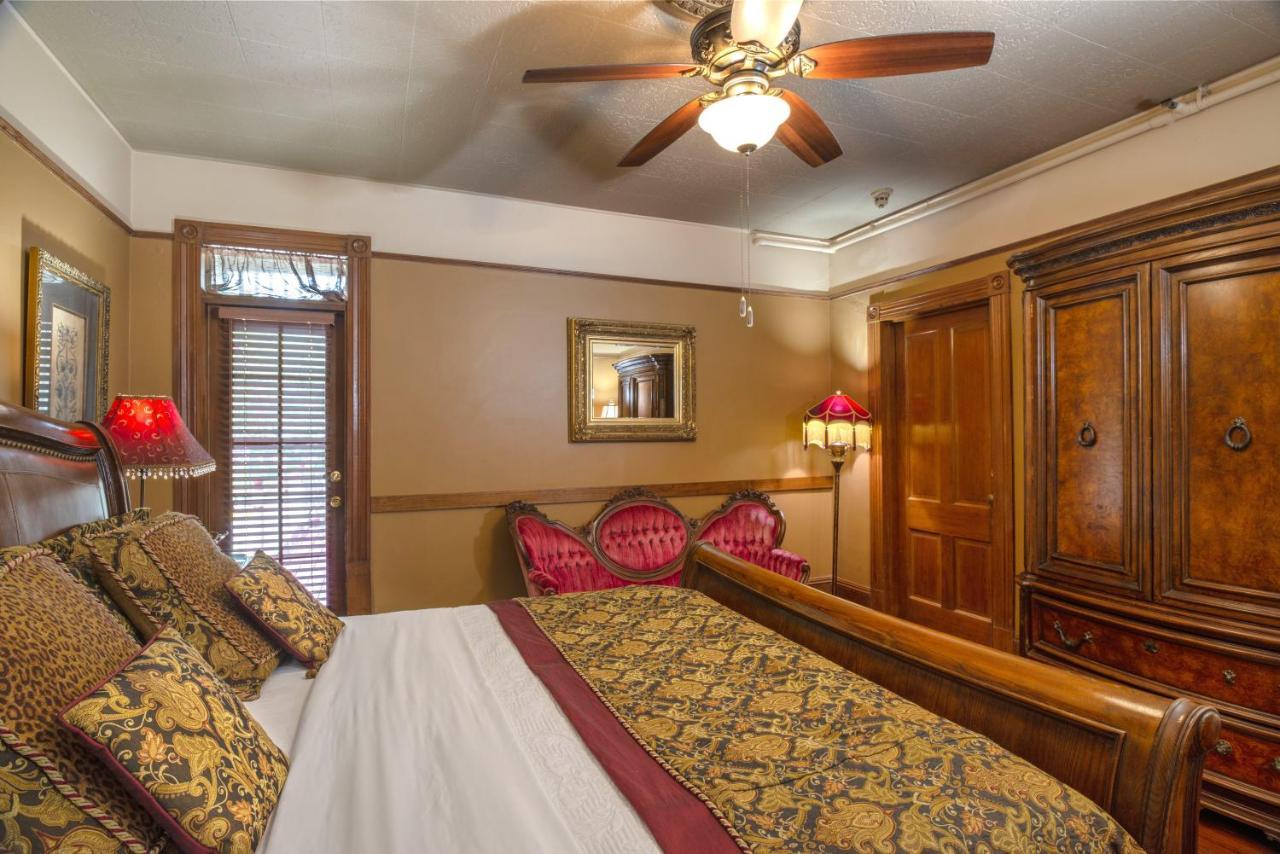 Bed & Breakfast Cedar House