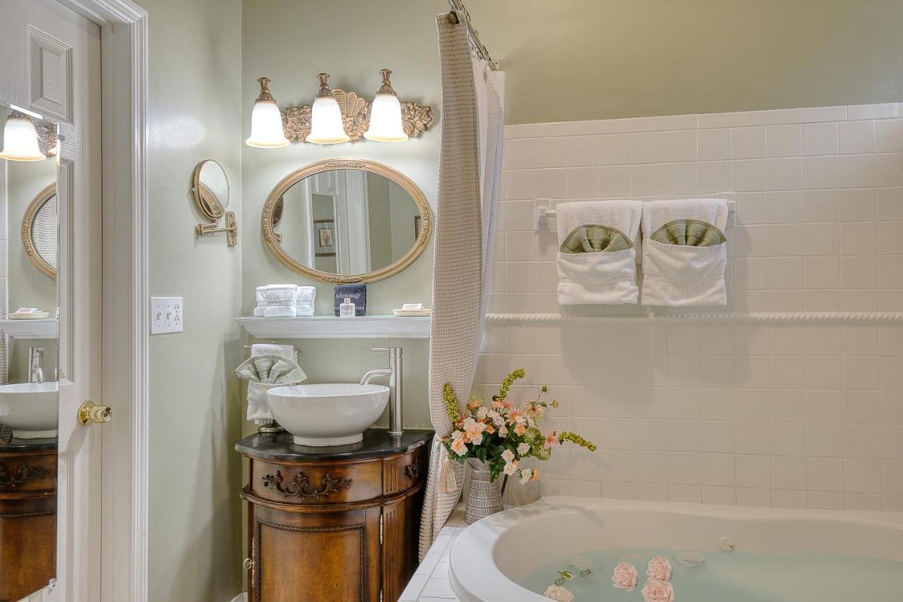 Bed & Breakfast Cedar House