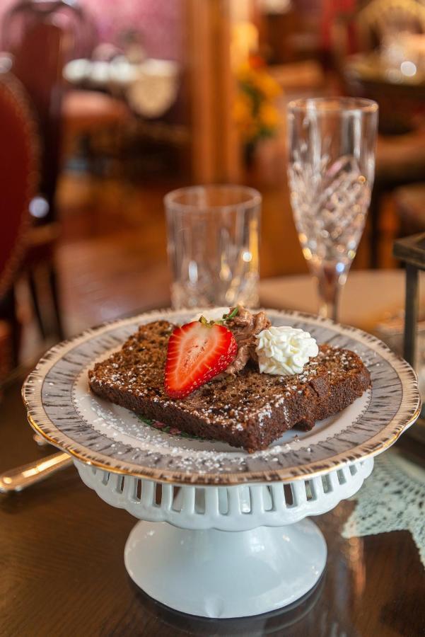 Cedar House Bed & Breakfast 3*