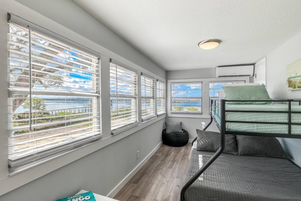 Holiday home Anchors Away River House